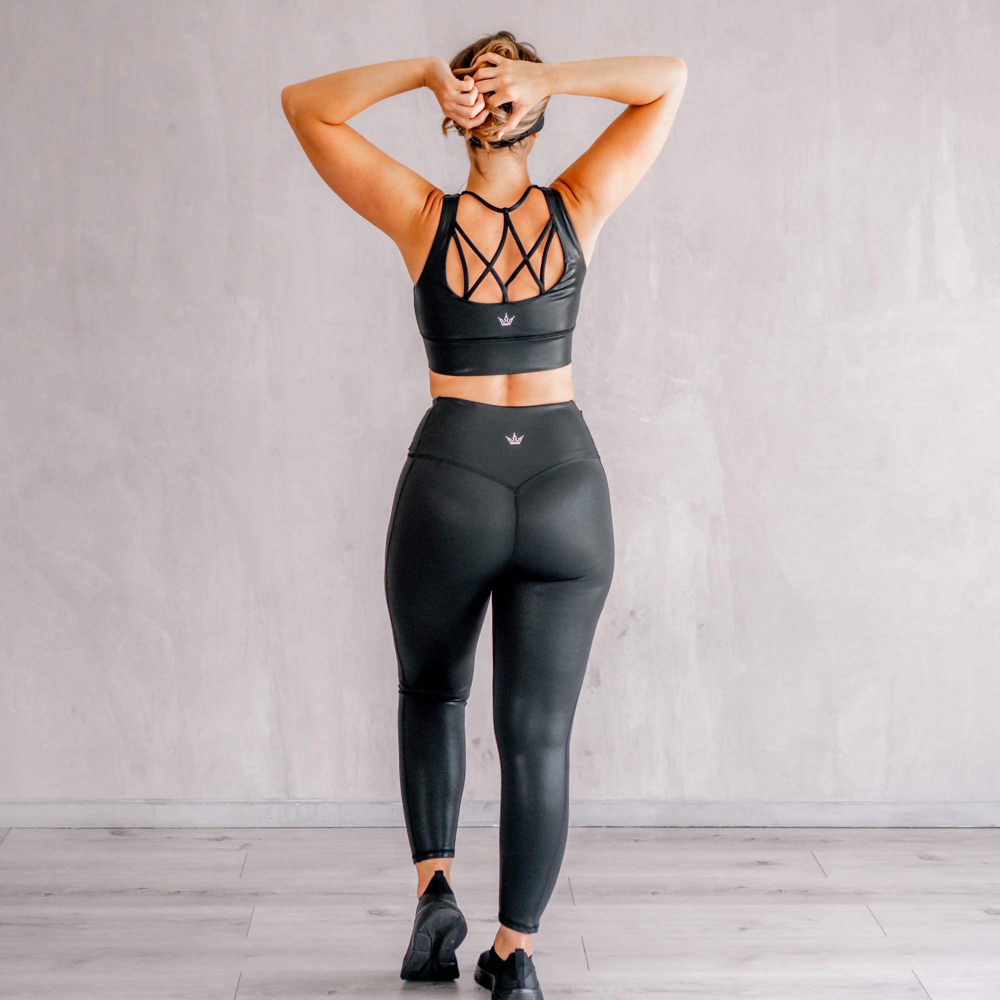 Glitter Seam Yoga Leggings For Women High Waist Sport Leck With Glossy  Glossy Tights For Workout, Gym, Exercise, And Fitness H1221 From  Mengyang10, $11.6 | DHgate.Com